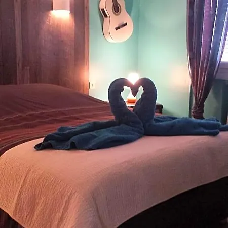 D'hotes Le Cypres Bleu فندق مبيت وإفطار روسّييو